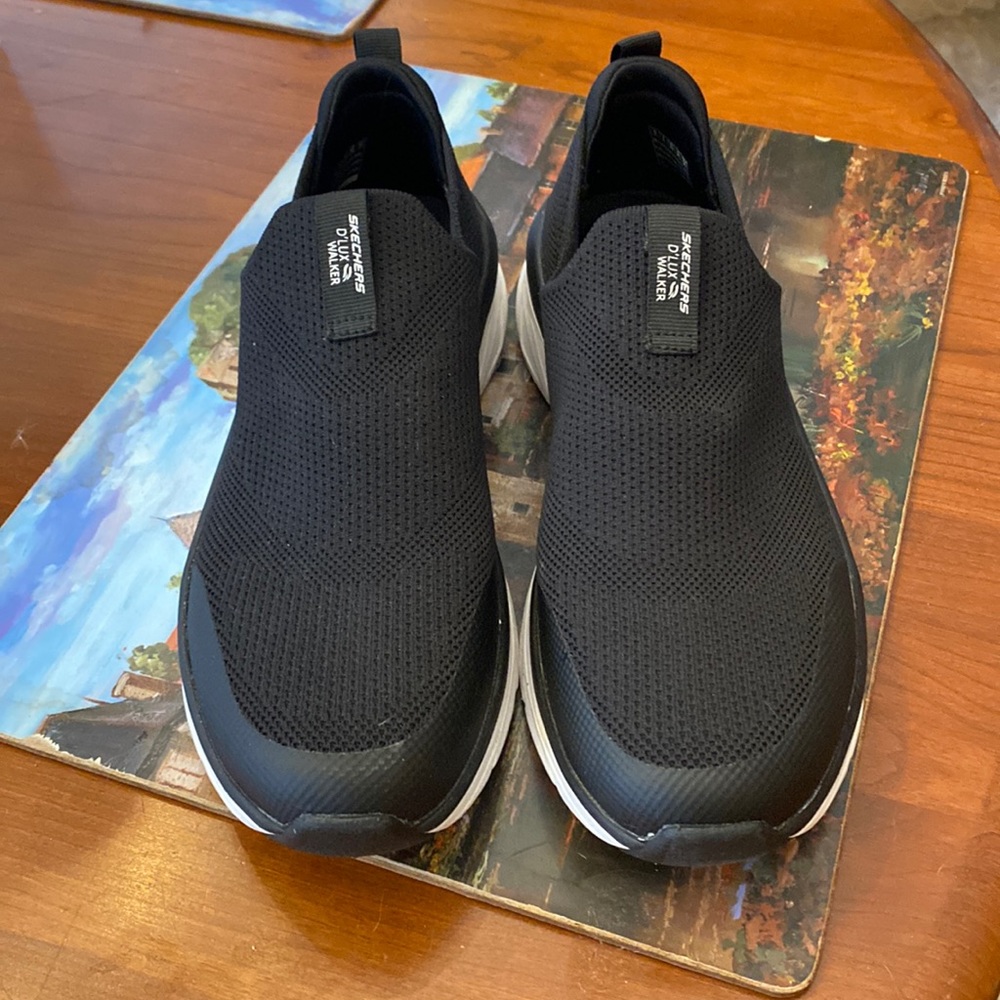 Sketchers Pull On Tennis Shoe